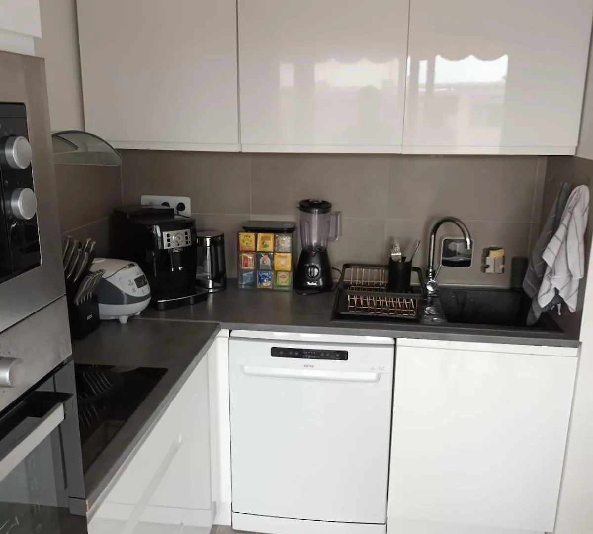 Top Floor With Sea View, Clim And Veranda Nice Apartment
