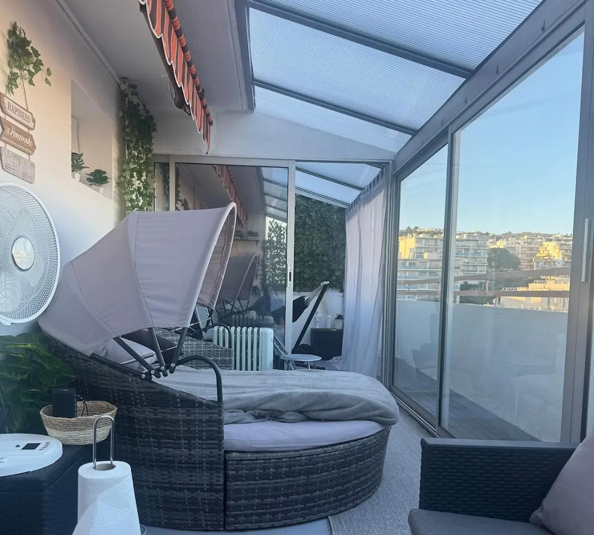 Top Floor With Sea View, Clim And Veranda Nice Apartment