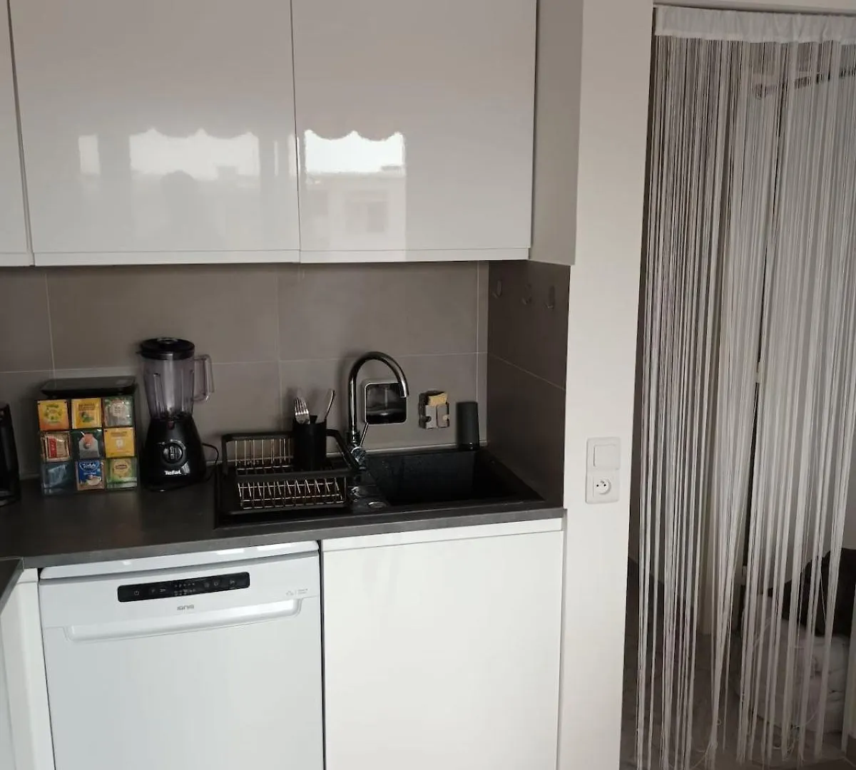 Top Floor With Sea View, Clim And Veranda Nice Apartment