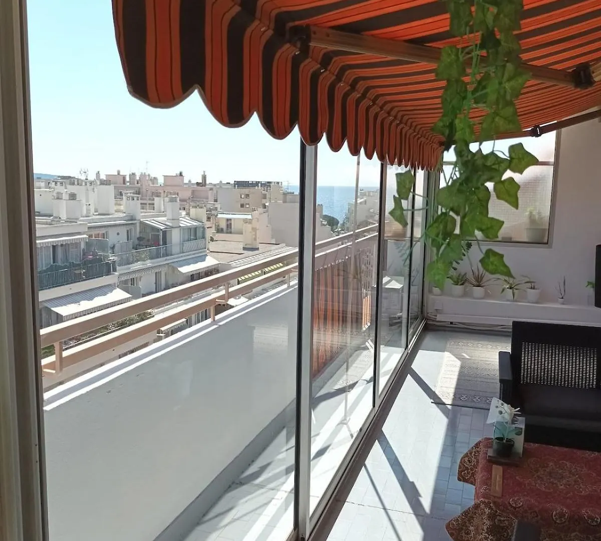Top Floor With Sea View, Clim And Veranda Nice Apartment