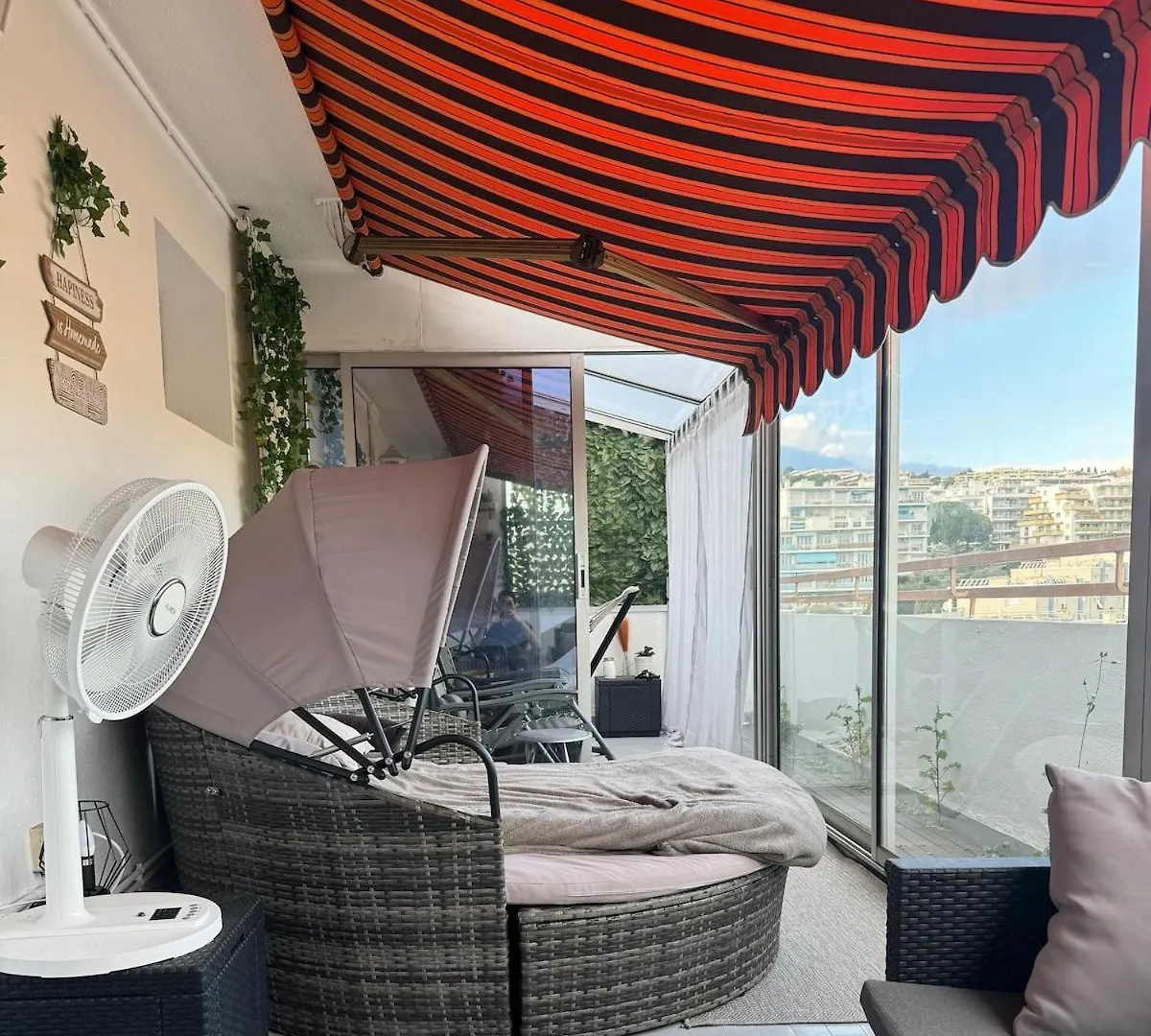 Apartment Top Floor With Sea View, Clim And Veranda Nice France