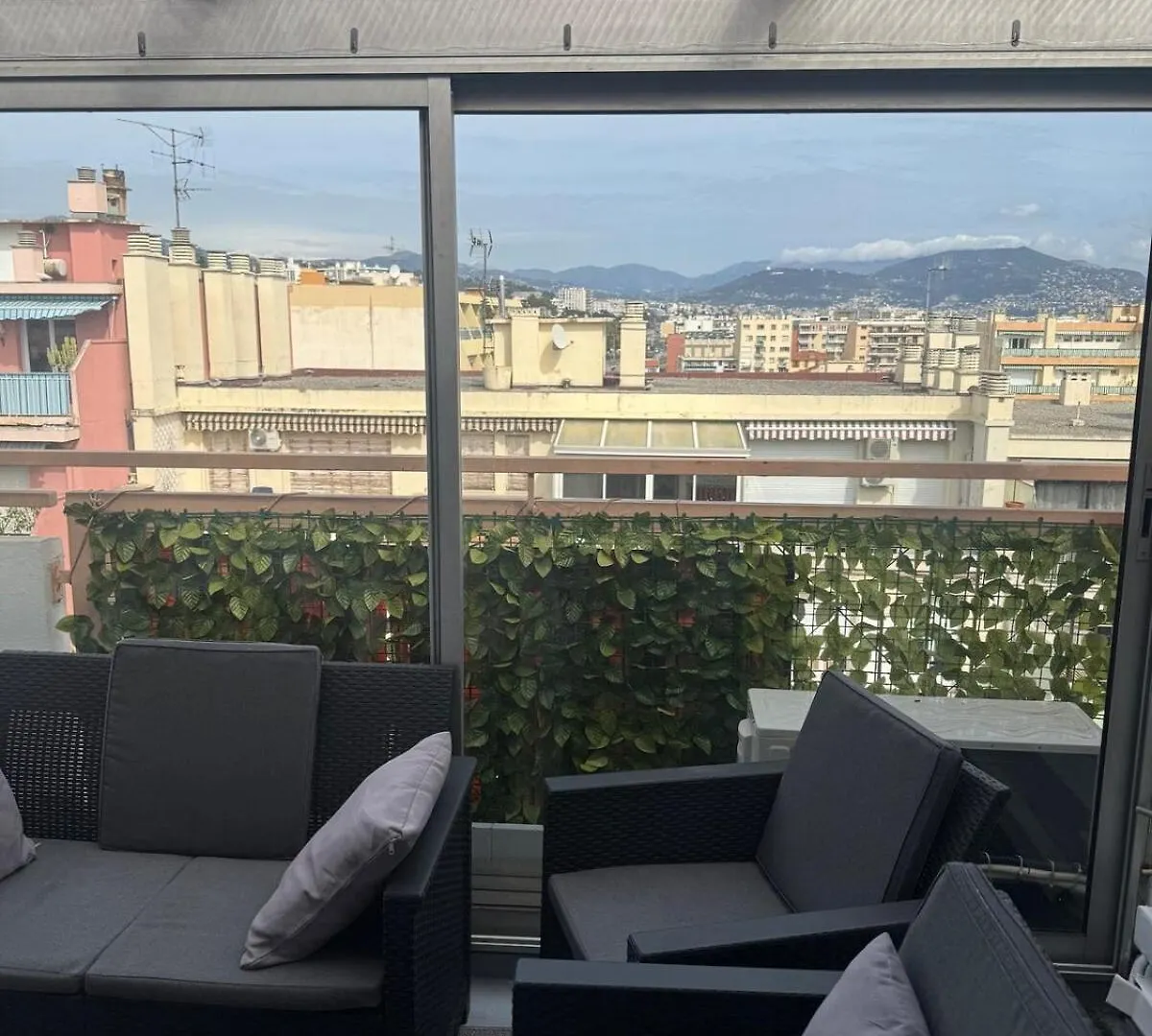 Top Floor With Sea View, Clim And Veranda Nice France