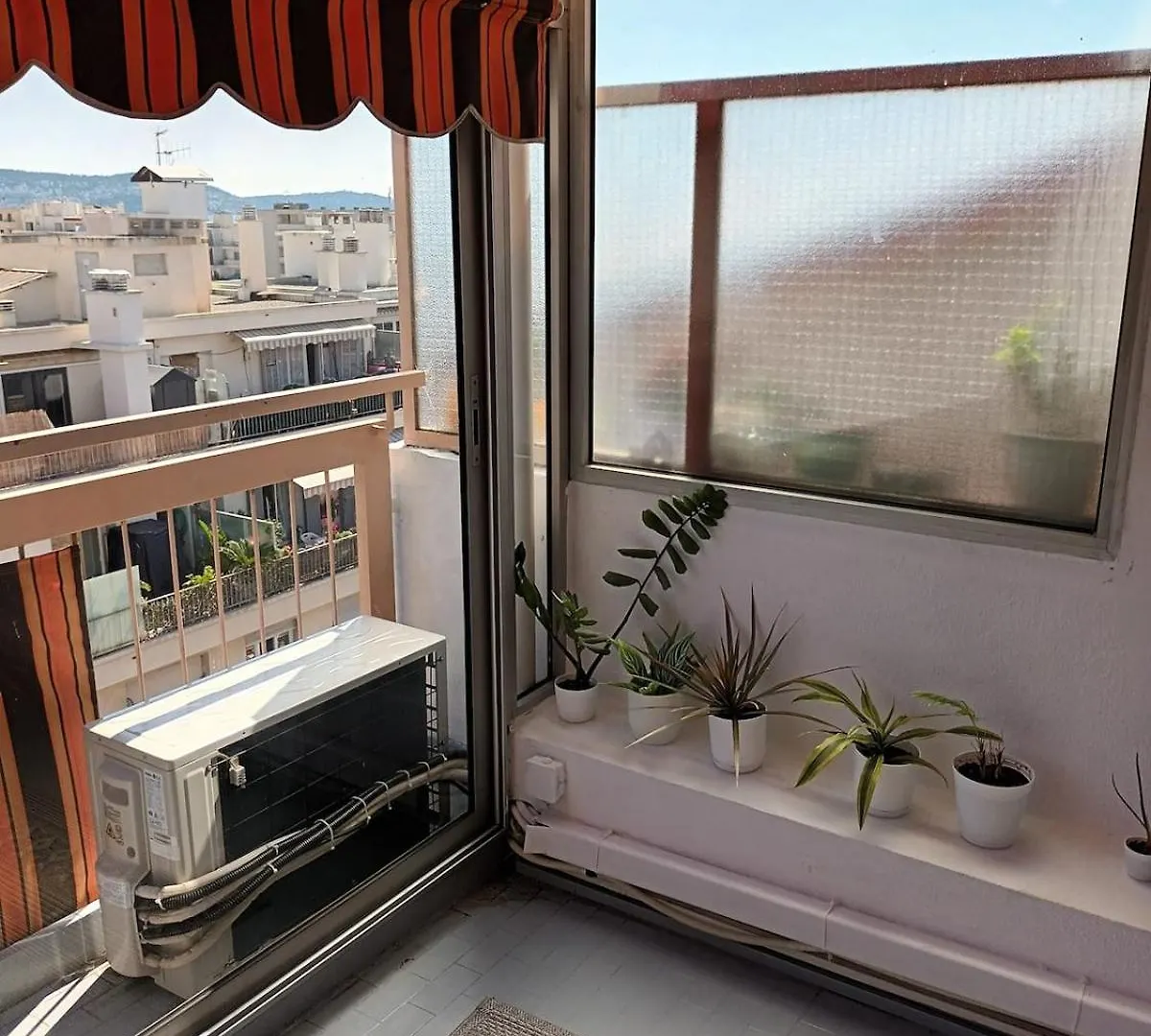 Top Floor With Sea View, Clim And Veranda Nice Apartment