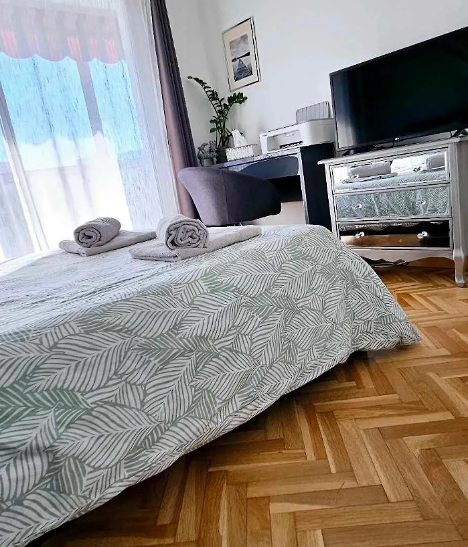Top Floor With Sea View, Clim And Veranda Nice Apartment
