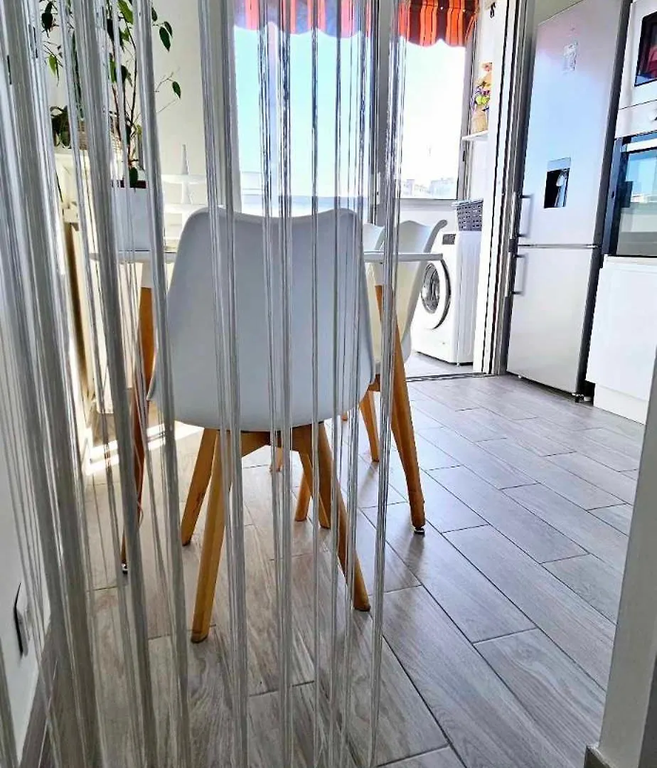 Top Floor With Sea View, Clim And Veranda Nice Apartment