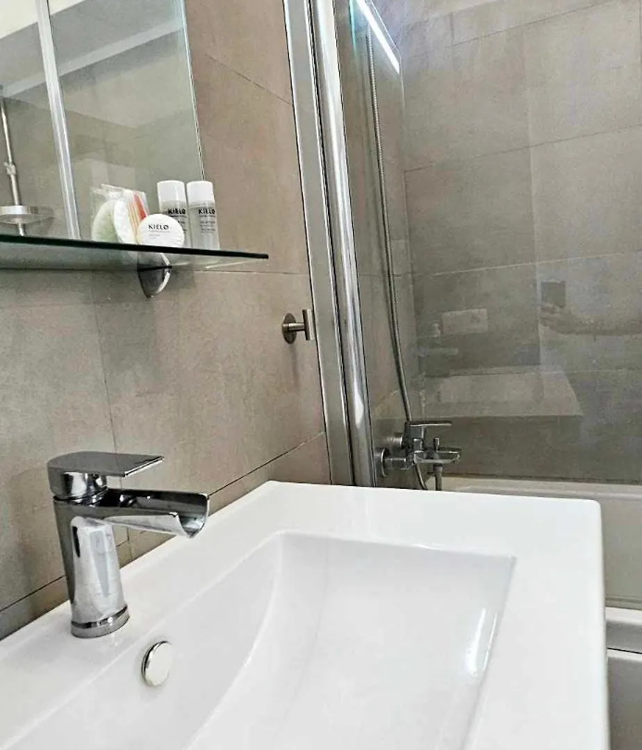 Top Floor With Sea View, Clim And Veranda Nice Apartment