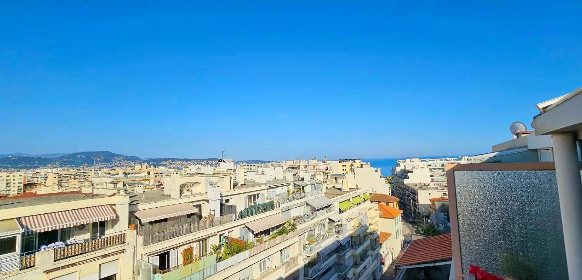 Top Floor With Sea View, Clim And Veranda Nice Apartment