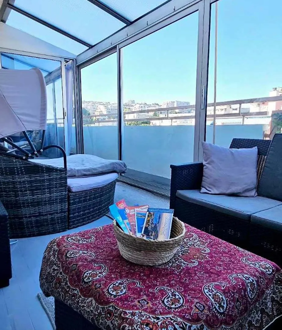 Top Floor With Sea View, Clim And Veranda Nice Apartment