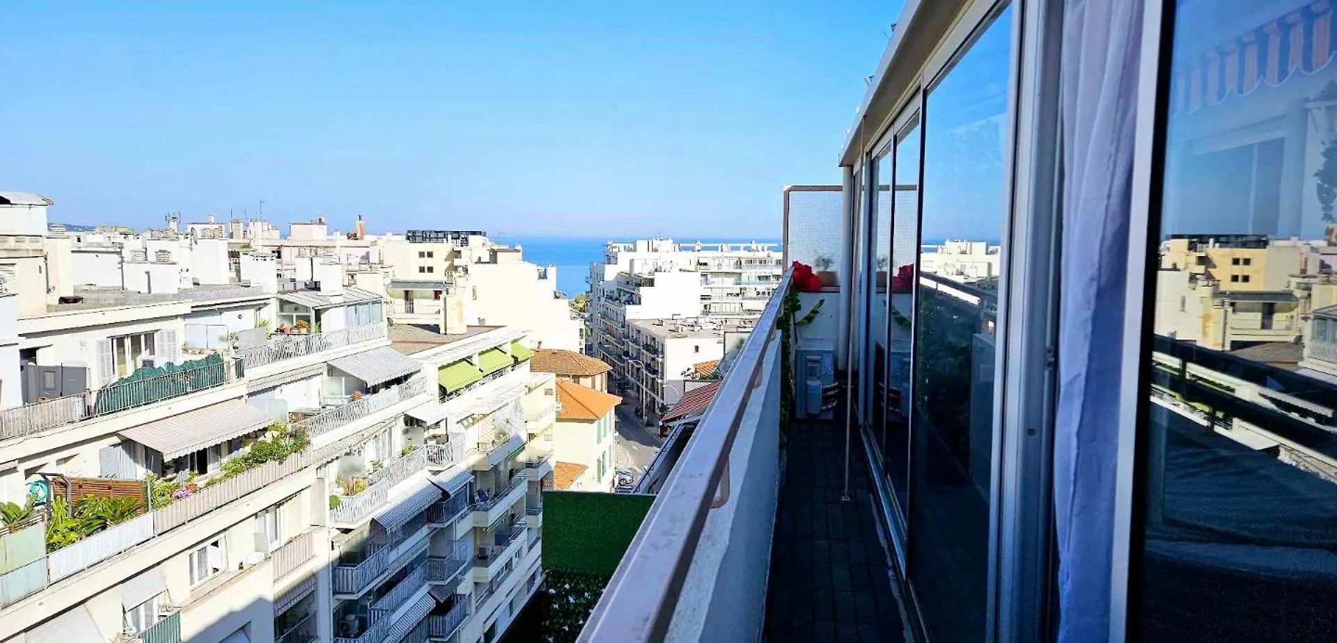 Top Floor With Sea View, Clim And Veranda Nice